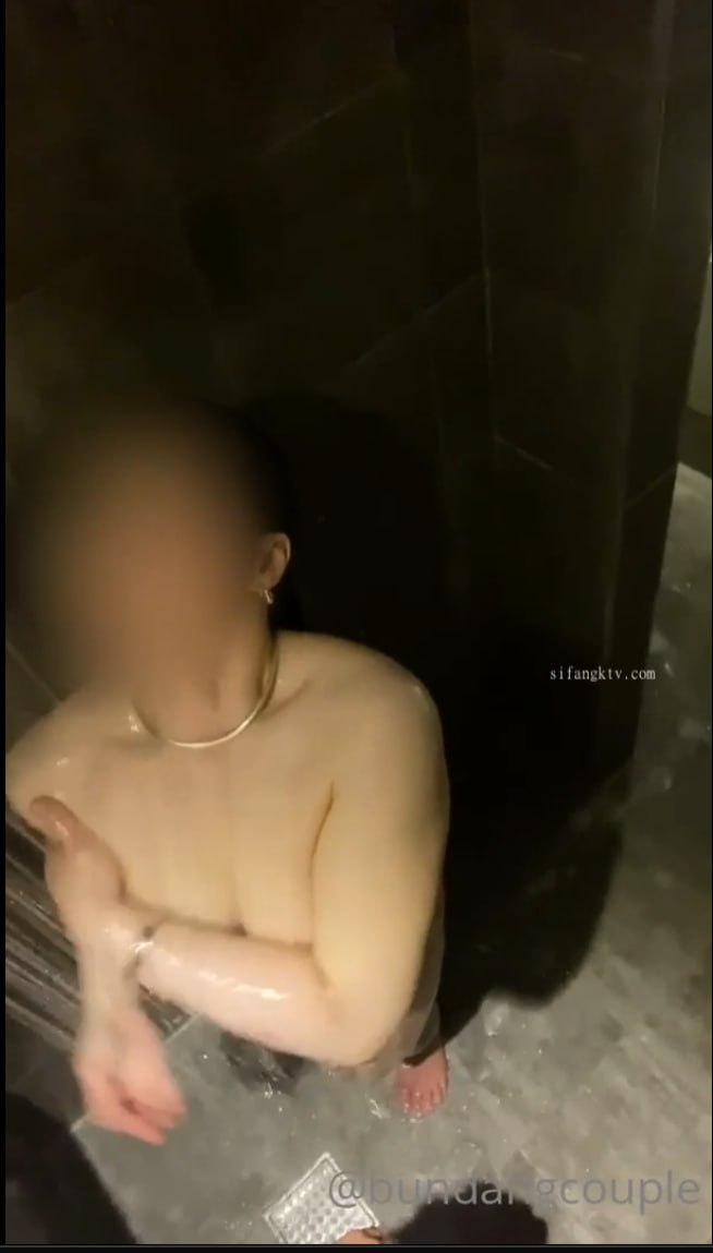 三足金乌内射拔出，射的挺远的